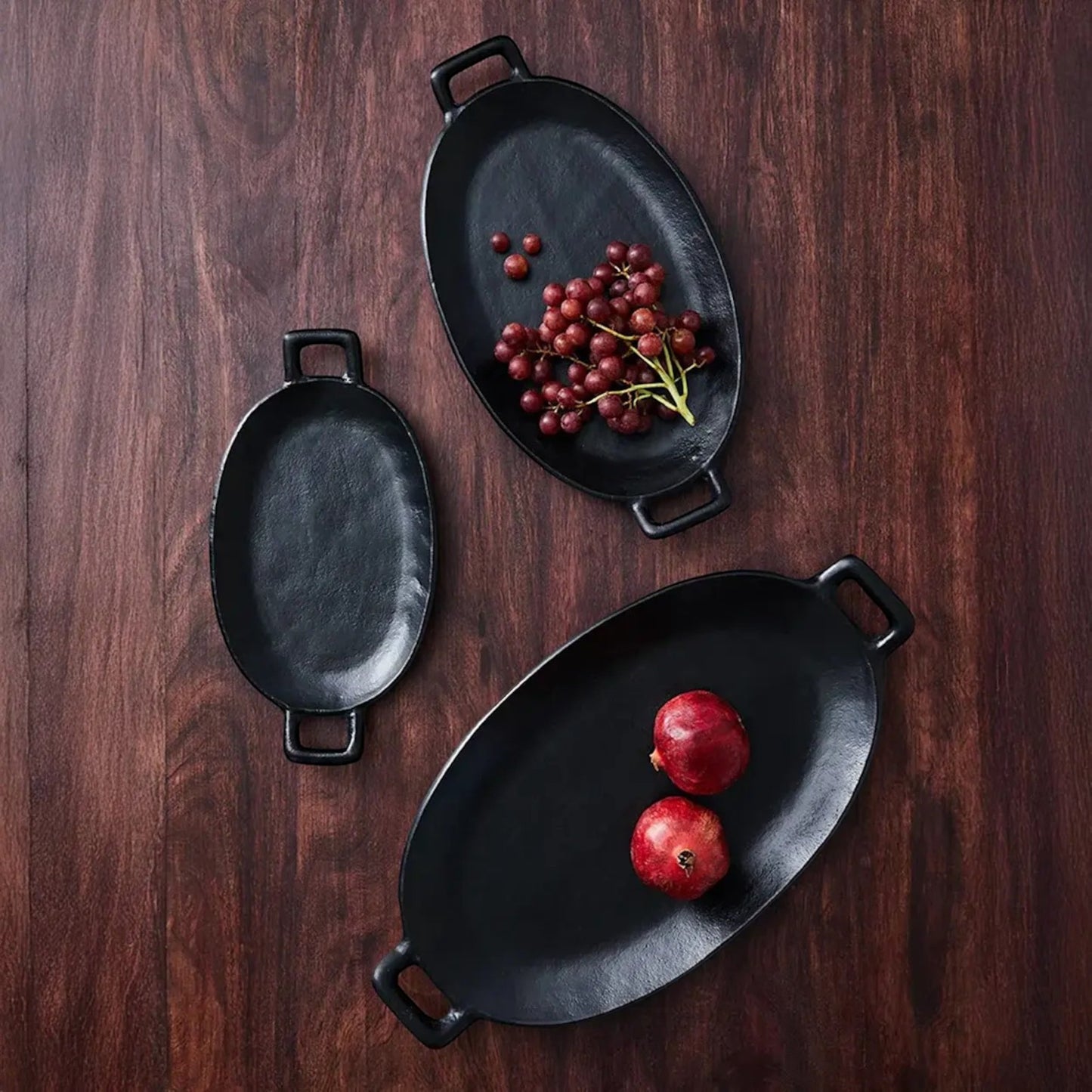 Hand-Cast Oval Decorative Serving Tray 39x20cm in Black